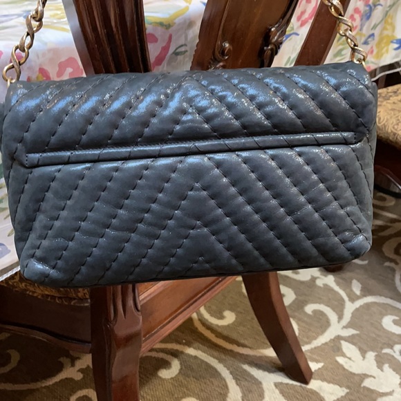 Chanel handbag like new only used a few times - Picture 9 of 16